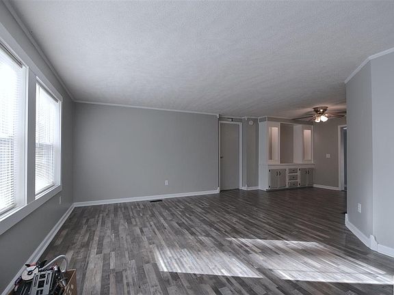 5th image of 126 Riverview Trl