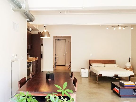 4th image of 849 S Broadway #605