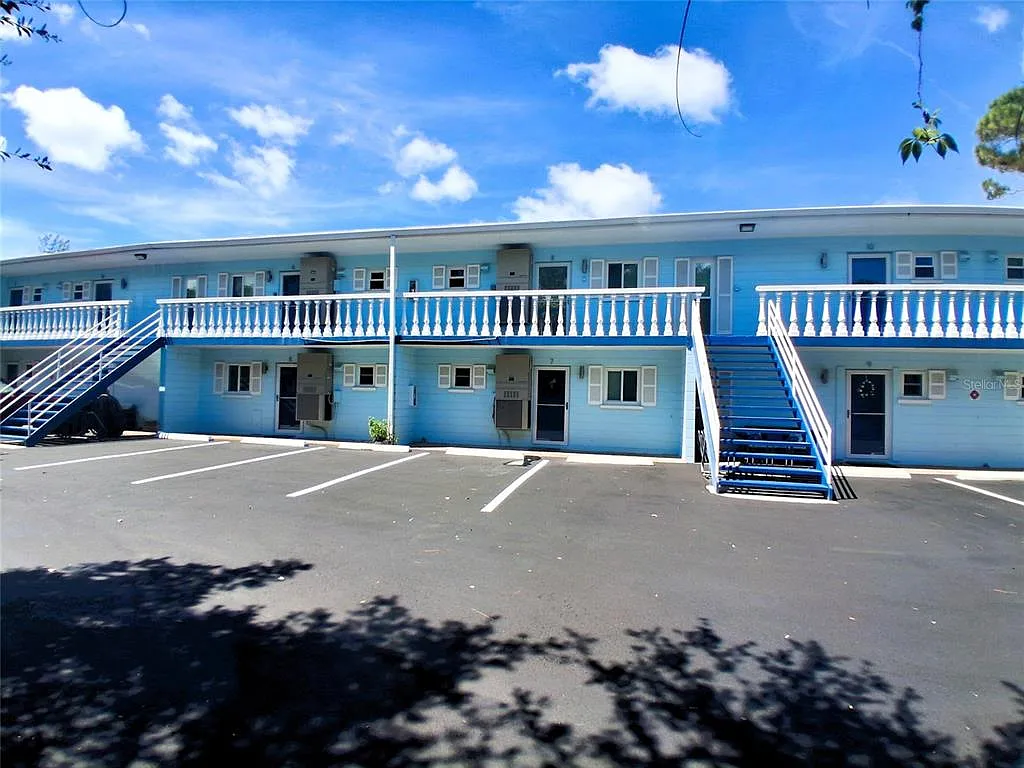 2 bed, 1.0 bath, 695 sqft, $2,700 — Photo 1