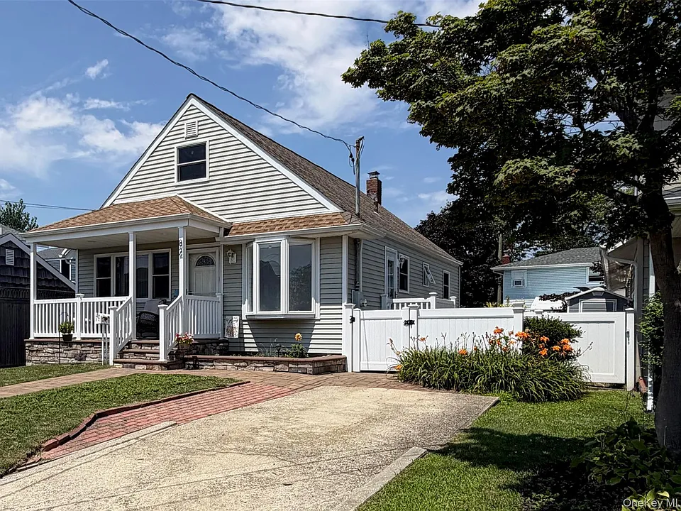 82 E Hollywood Ave