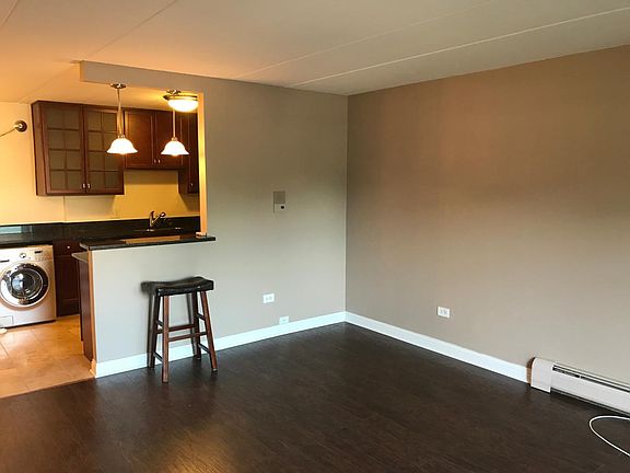 3rd image of 580 Lawrence Ave APT 211
