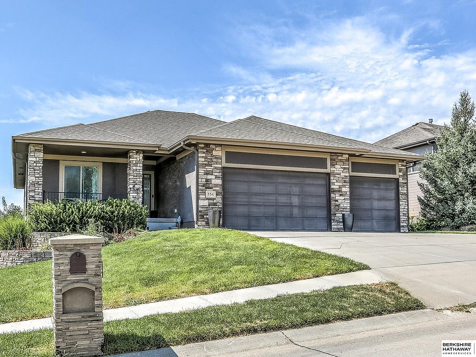 1st image of 554 S 183rd Ave