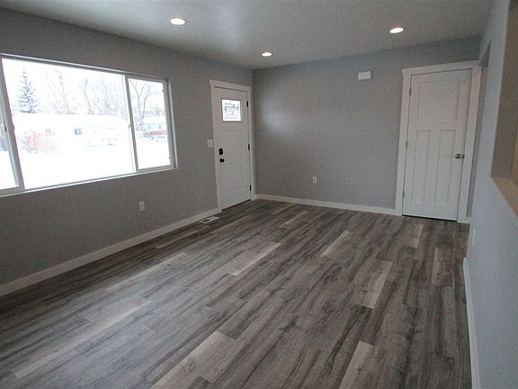 4th image of 1030 Black Blvd