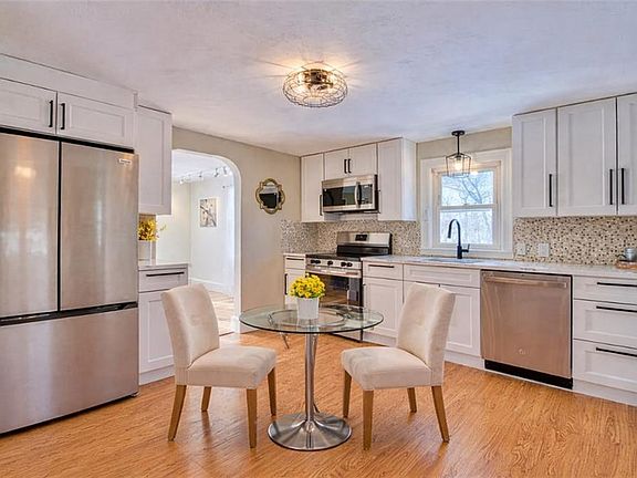 5th image of 88 Pawtucket Ave