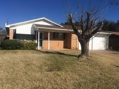 1002 Van Horn St, Iowa Park, TX, 76367
