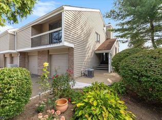 58 Overlook Dr, Clinton, NJ 08809