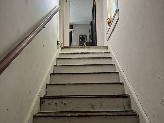 5th image of 1022 W Powers St