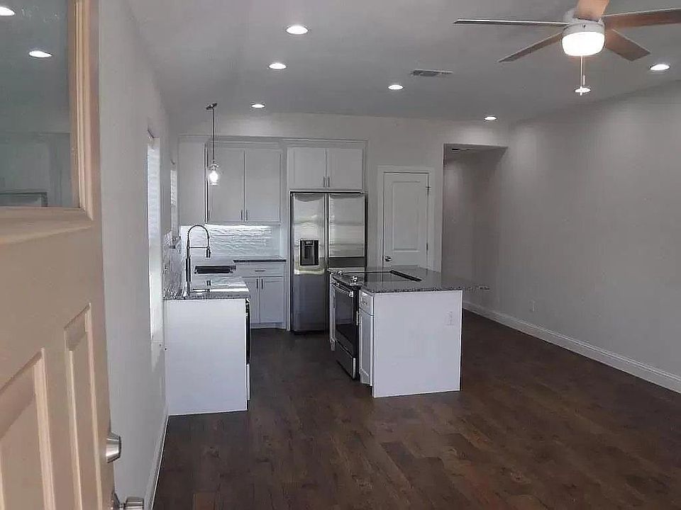 1st image of 810-812 N Broughton St #2