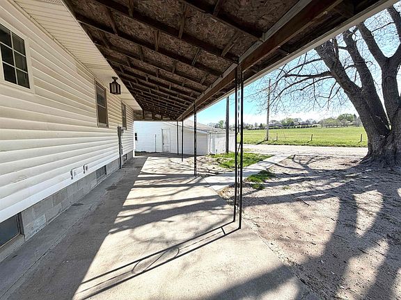 3rd image of 305 Beverly Rd