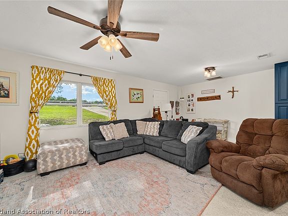 5th image of 826 N Fox Lake Rd
