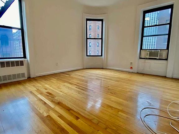 5th image of 140 E 92nd St #5B