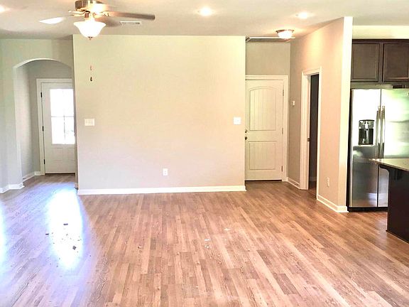 5th image of 8173 Cheniere Ave