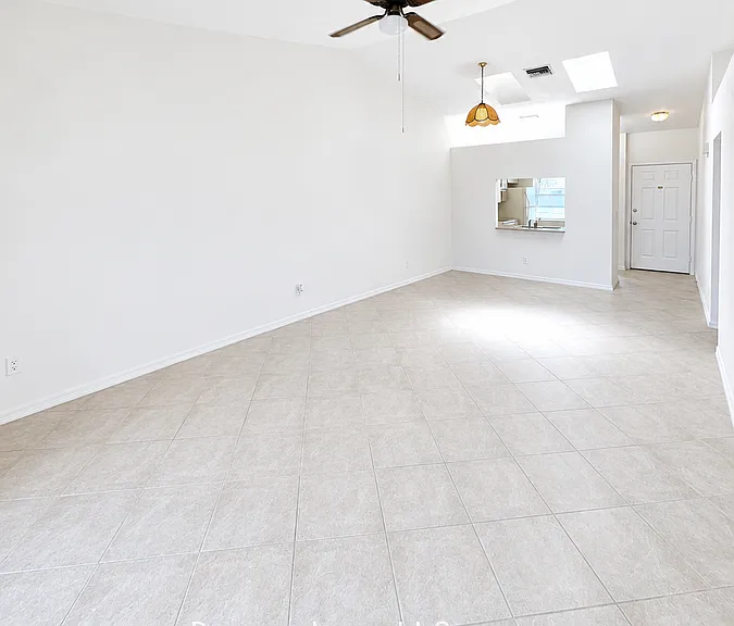 320 SW 3rd Pl #2 — Photo 7