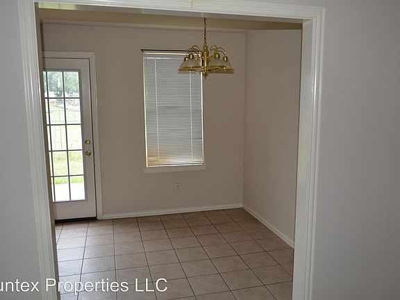 4th image of 3011 Webb Ave