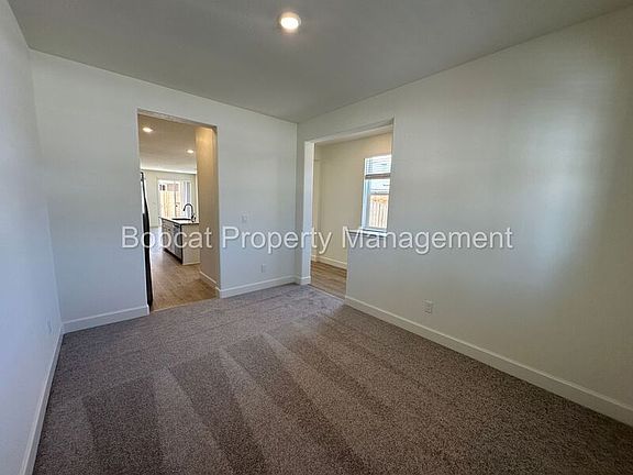 4th image of 921 Nelle Dr