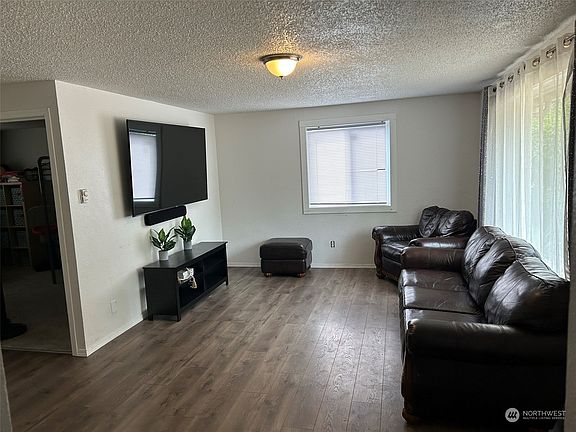 3rd image of 12517 106th Avenue Ct E