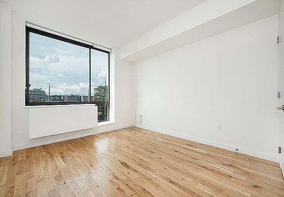5th image of 14736 94th Ave APT 5N