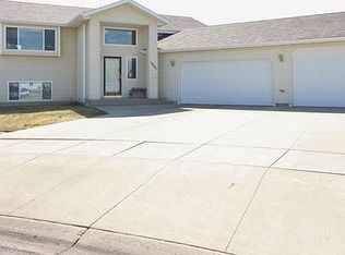 1905 Gold Ct, Minot, ND 58703