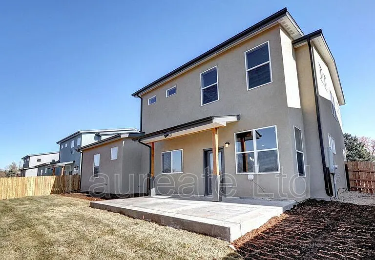 1433 S Kenton St — Photo 30