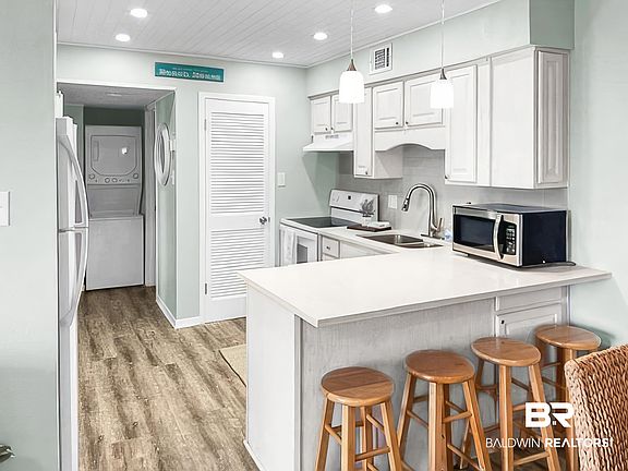 5th image of 1129 W Beach Blvd #111