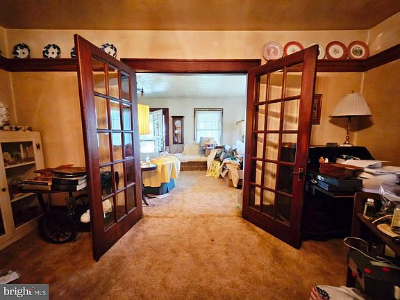 4th image of 806 Garber St