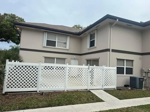 50 Essex Court #D, Royal Palm Beach, FL 33411