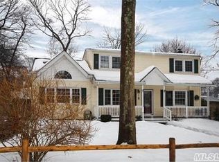 262 Cherokee St, Ronkonkoma, NY 11779