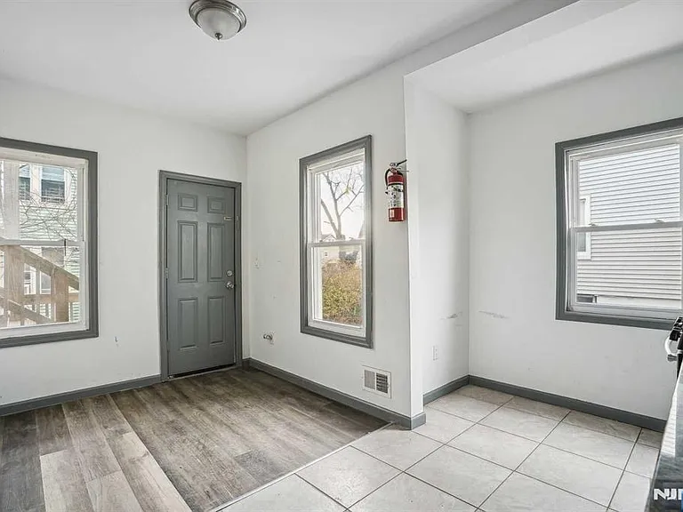 143 Valley Rd — Photo 5