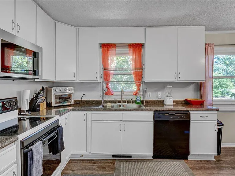 126 White Oak Dr — Photo 8