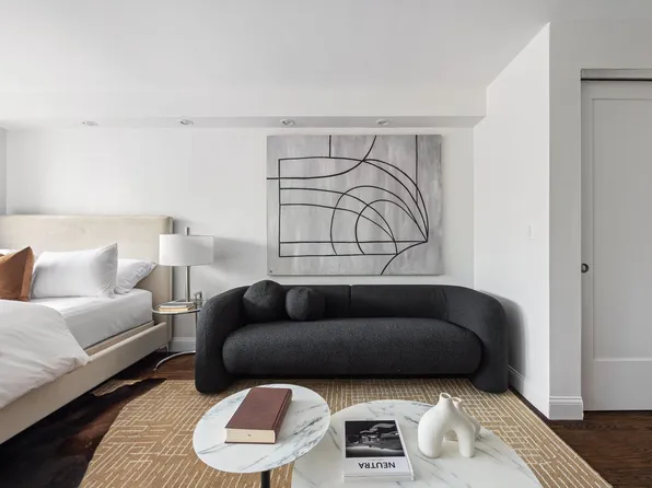166 East 35th Street 5F image 3 of 10