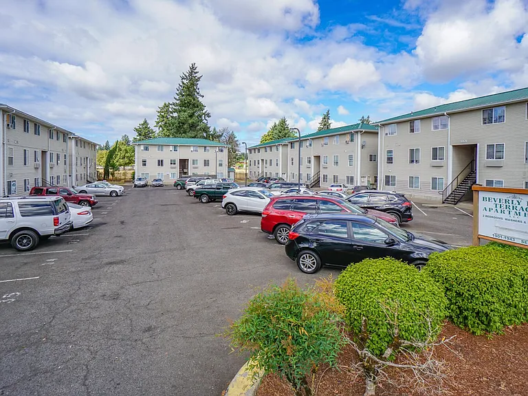 Beverly Rose Apartments — Photo 11