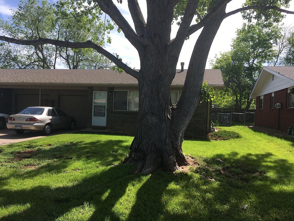Brick Duplex - Beautiful trees, nice shade!