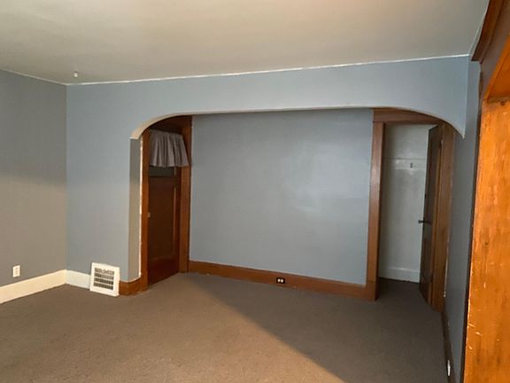 3rd image of 1371 Kensington Ave
