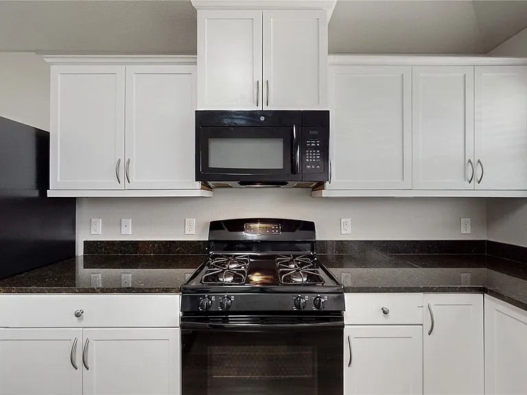 815 Heritage Dr — Photo 10