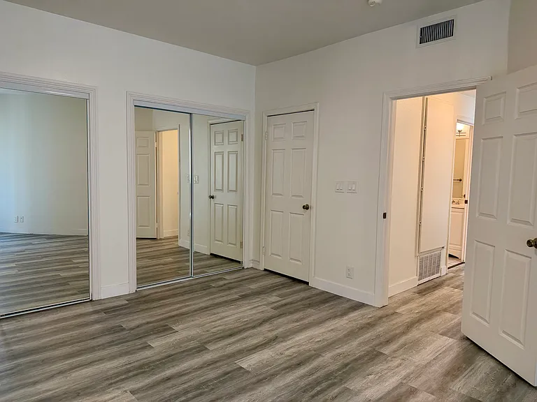 211 S Poinsettia Pl — Photo 14