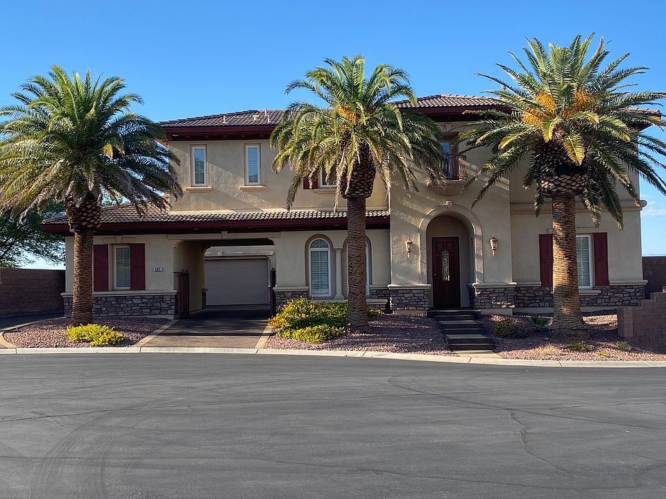 House is one of two homes in cul-de-sac. Very private!