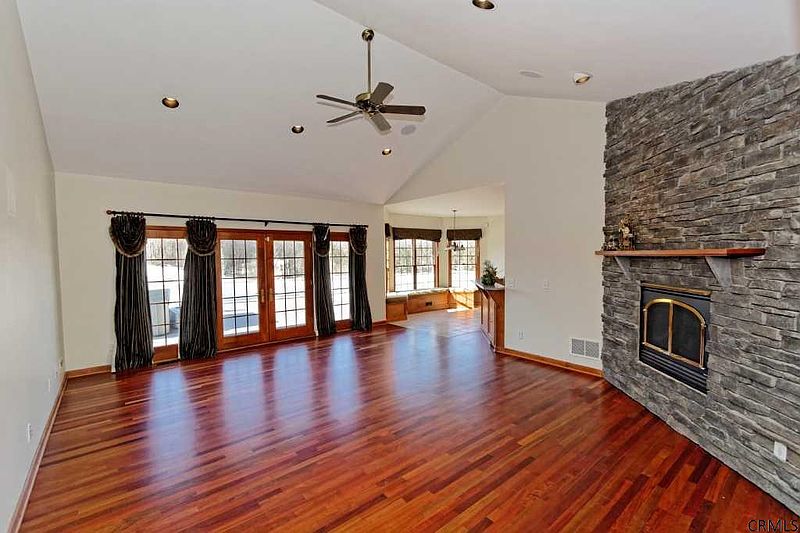 4th image of 70 VAN VRANKEN Road