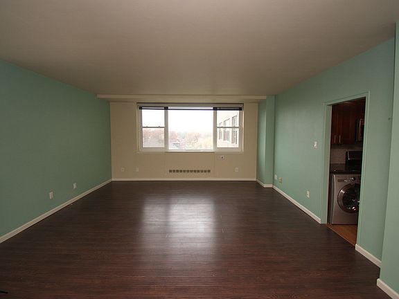 2nd image of 1620 E Broad St #801