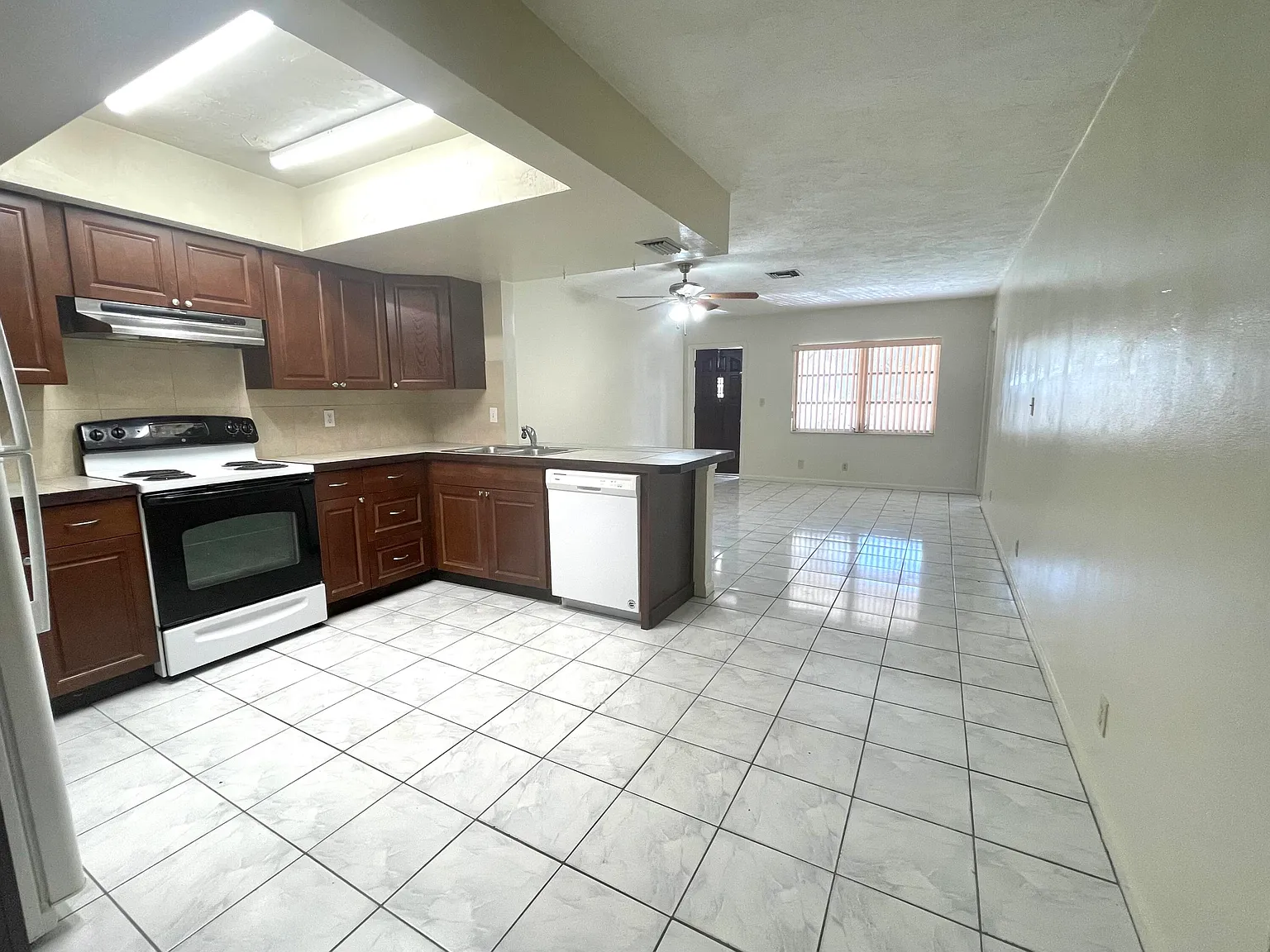 2 bed, 2.0 bath, 1500 sqft, $2,325 — Photo 4