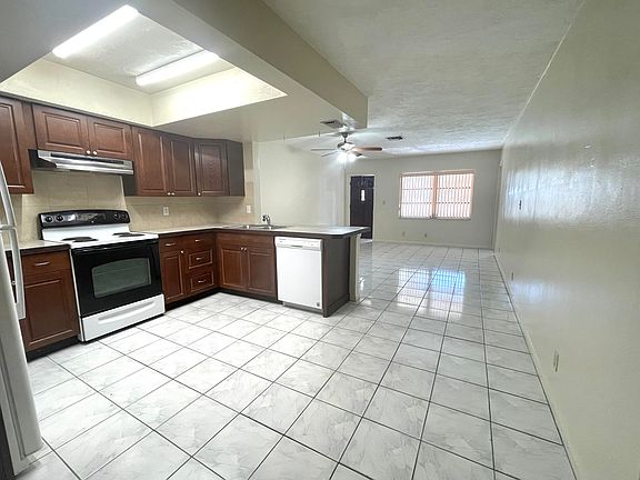 4th image of 7112 NW 78th Ave