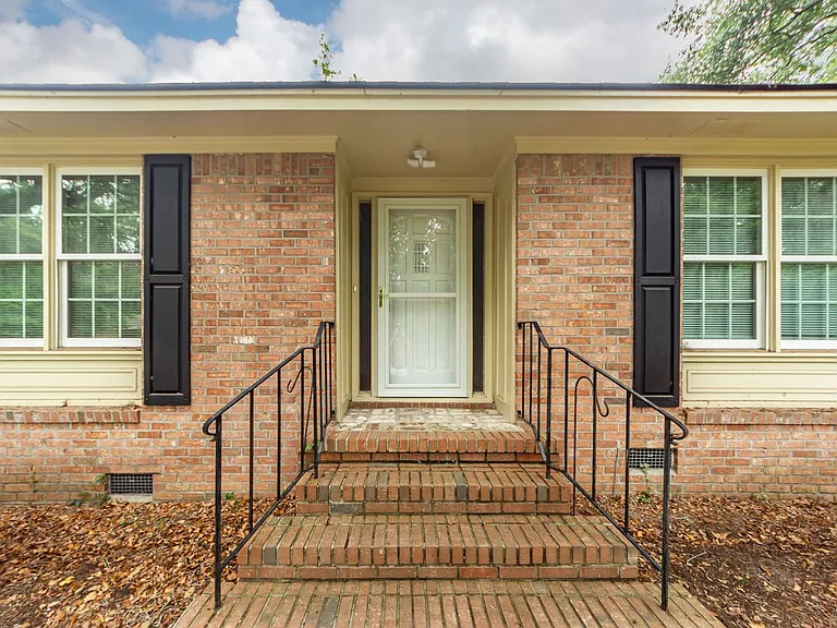 777 Bonham Dr — Photo 4