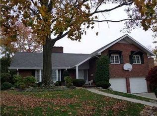 1197 Lakemont Dr, Pittsburgh, PA