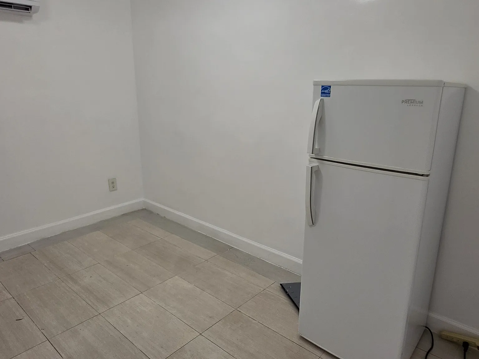 6045 Dawson St — Photo 3