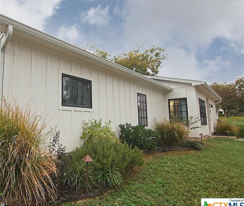 812 N Avenue B, Shiner, TX 77984 MLS 490372 Zillow