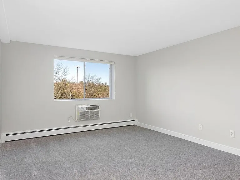 1 Stonehill Dr #4 — Photo 8