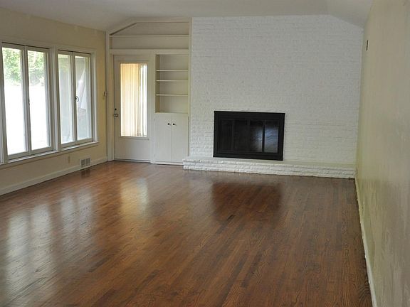 4th image of 815 Crestview Dr
