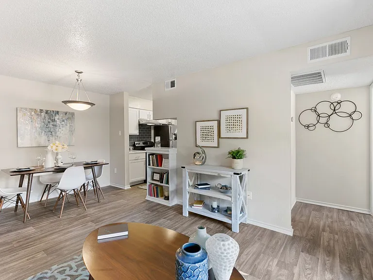 Creekwood Apartment Homes — Photo 7