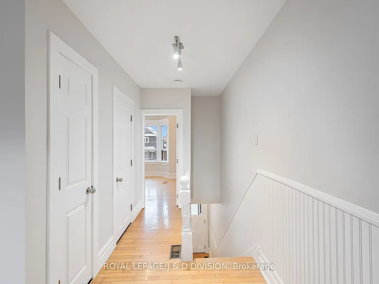 1132A Dovercourt Rd — Photo 22