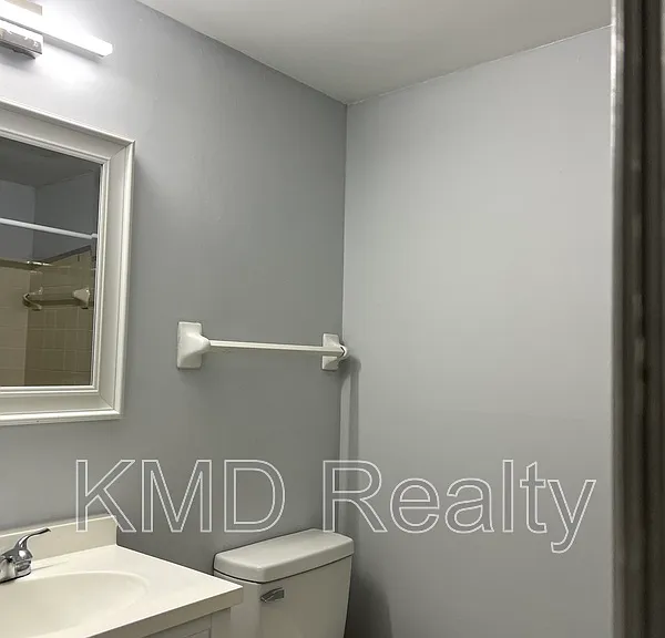 1624 Arlyn Cir #H — Photo 8
