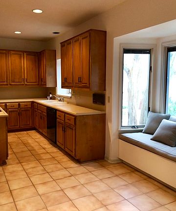 4th image of 6 Kensington Ct